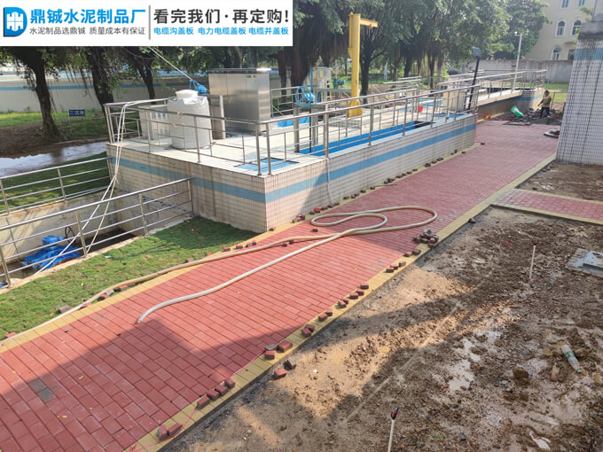 肇庆四会华南水务污水厂透水砖道路工程案例图片-4