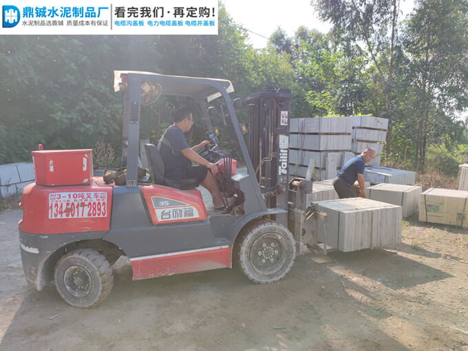 肇庆鼎湖永盛路水泥电缆沟盖板道路工程案例图片-1