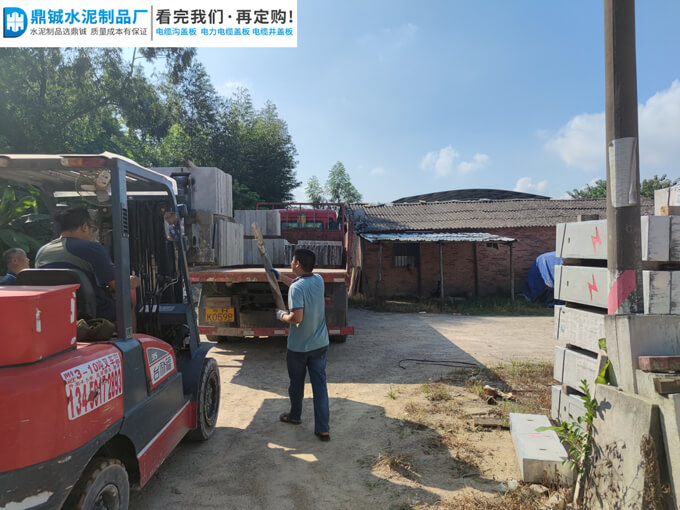 肇庆鼎湖永盛路水泥电缆沟盖板道路工程案例图片-5