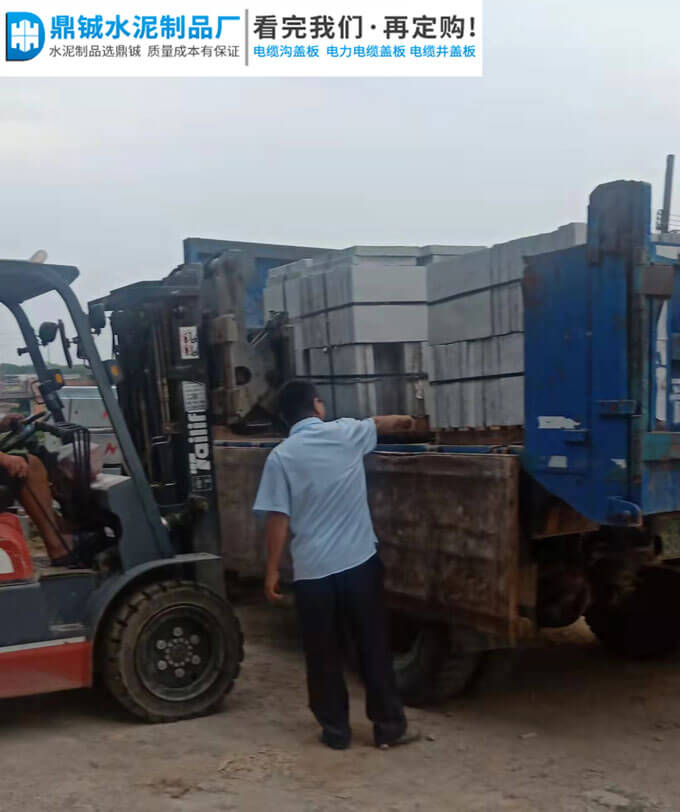 肇庆广宁市政道路工程水泥沟盖板定制案例图片-4