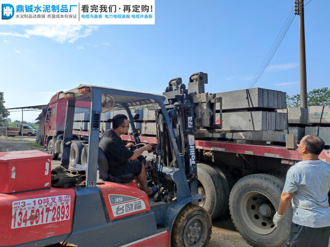 肇庆新区玑东路道路工程电缆沟盖板案例图片-2