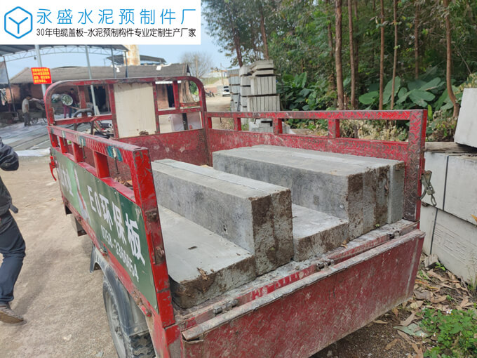 肇庆小松实业公司厂区工程电缆沟盖板定制案例图片-4