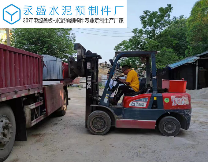 清远美林湖学校运动场工程定制排水沟盖板案例图片-1