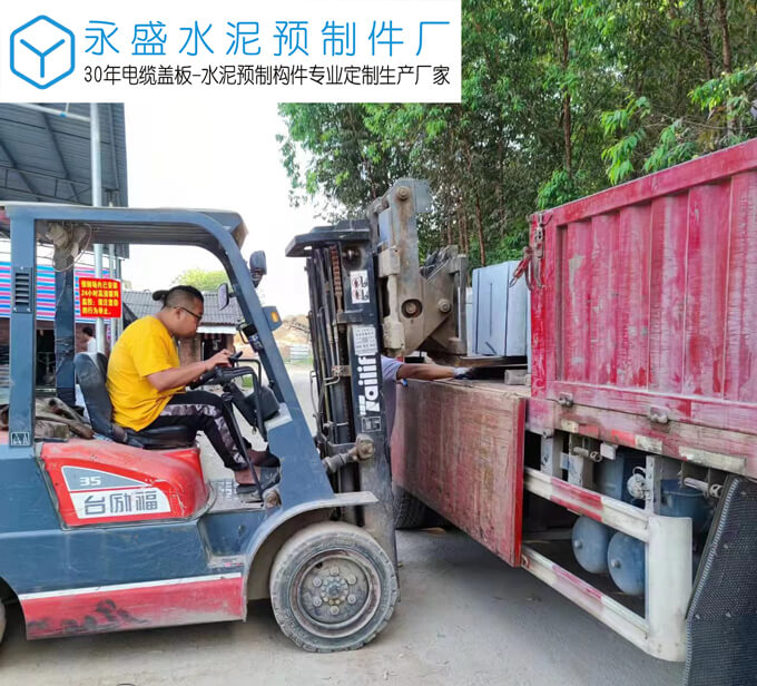 清远美林湖学校运动场工程定制排水沟盖板案例图片-3