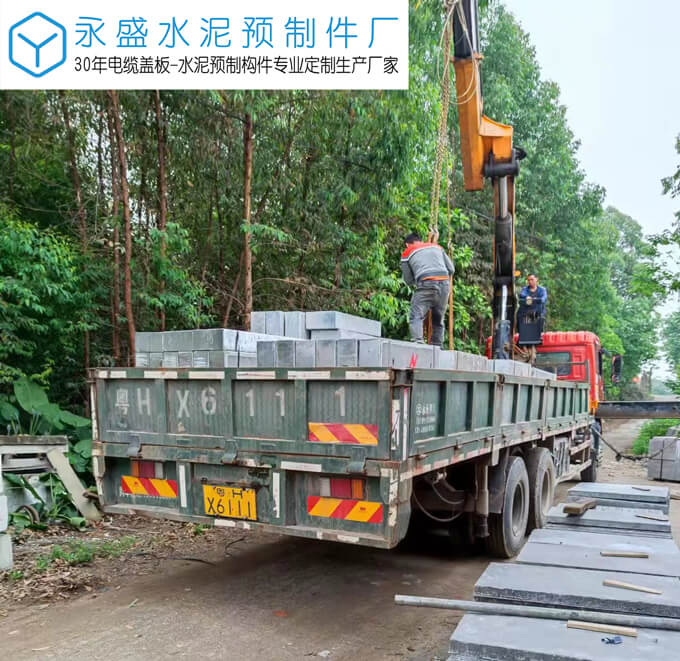 肇庆大沙镇金沙广场电力工程定制镀锌电缆沟井盖板案例图片-6