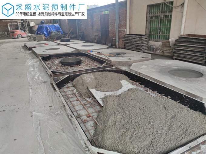 肇庆大旺玖龙湖道路工程定制大型水泥盖板案例图片-1