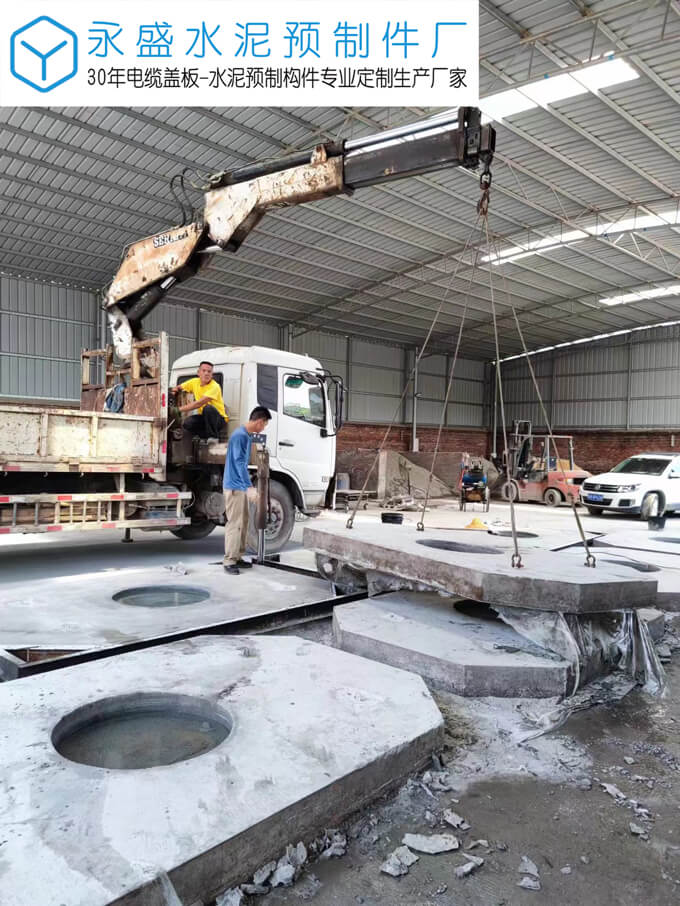 肇庆大旺玖龙湖道路工程定制大型水泥盖板案例图片-5